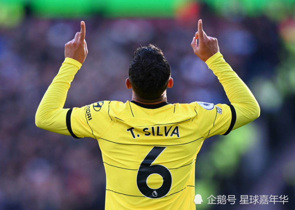  阿森纳零封曼城登顶积分榜首  