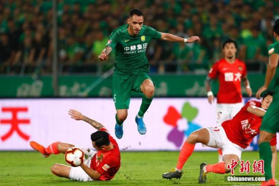  阿森纳防线送礼不断，争冠关键时刻连丢关键分  