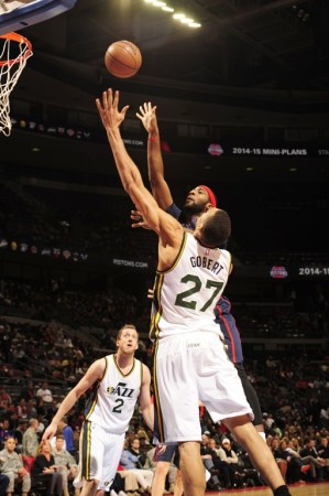  步行者哈利伯顿三分绝杀，终结爵士连胜  